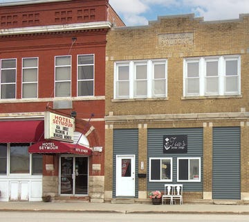 /international/us/214-s-main-street-seymour-wi-110099594620/