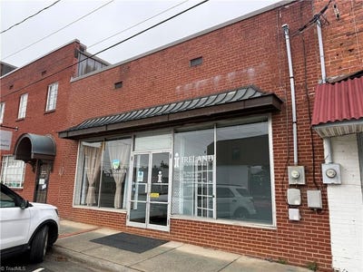/international/us/124-s-main-street-king-nc-110106146458/