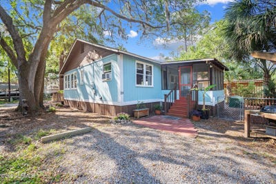/international/us/20-trout-street-bluffton-sc-110099084078/