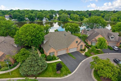 /international/us/1240-willowgate-lane-st-charles-il-110119307374/
