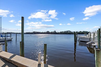 /international/us/903-nw-avenue-a-carrabelle-fl-110104903637/