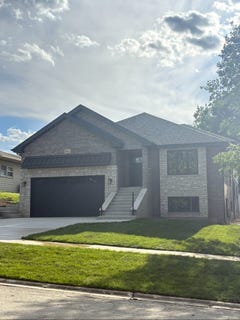/international/us/9432-s-82nd-court-hickory-hills-il-110108850395/