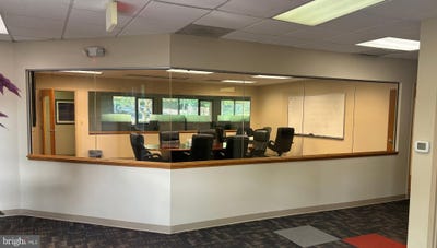 /international/us/950-w-valley-road-wayne-pa-110098377613/
