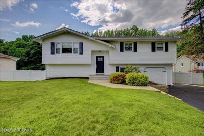 /international/us/9-hillside-terrace-morganville-nj-110101151645/