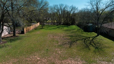 /international/us/411-persimmon-st-bastrop-tx-110106491792/