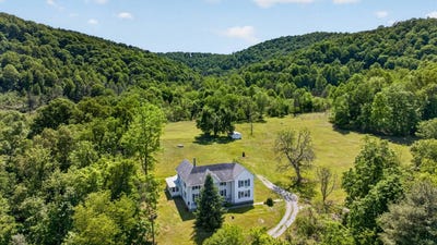 /international/us/1914-willowton-rd-princeton-wv-110108387334/