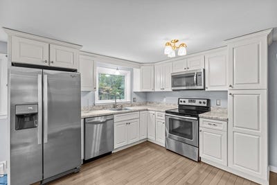 /international/us/323-flagg-st-bridgewater-ma-110106674490/