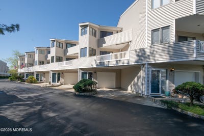 /international/us/10-seawinds-way-long-branch-nj-110107567244/
