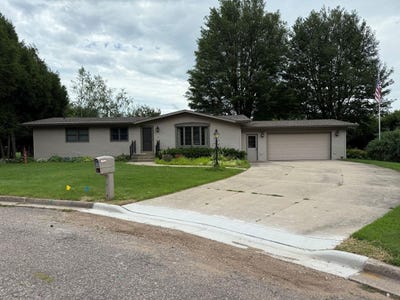 /international/us/19-primrose-circle-clintonville-wi-110101343930/