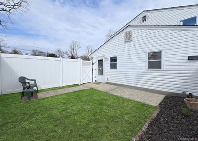 /international/us/18-wyandotte-street-selden-ny-110108821801/