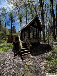 /international/us/4442-parker-road-westfield-ny-110108092497/