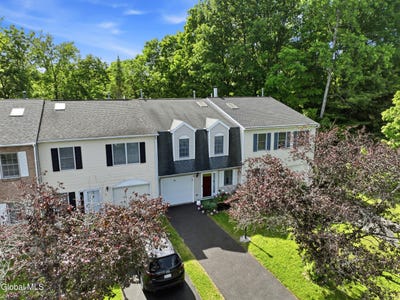 /international/us/11-bridgewood-lane-watervliet-ny-110108550494/