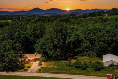 /international/us/107-shepherd-lane-bedford-va-110107751637/