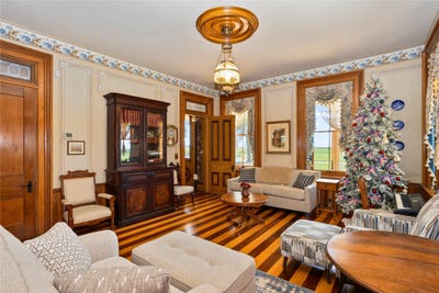 /international/us/1261-185th-street-pella-ia-110109969779/