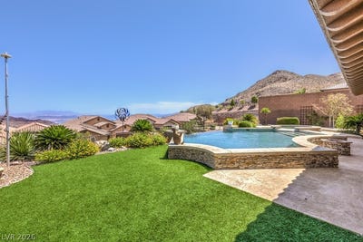 /international/us/854-tuscany-court-boulder-city-nv-110108331305/