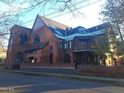 /international/us/106-spring-st-saratoga-springs-ny-110103694657/