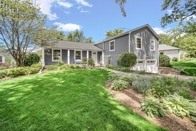 /international/us/27w160-oakwood-street-winfield-il-110108223513/