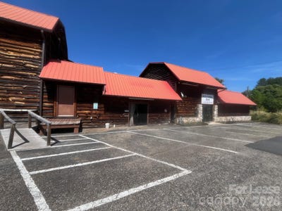 /international/us/466-e-court-street-marion-nc-110107985667/