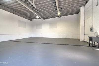 /international/us/1100-5th-street-bristol-tn-110104194779/