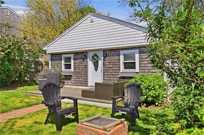 /international/us/272-riverside-street-portsmouth-ri-110108219879/