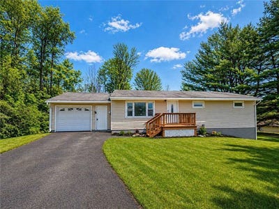 /international/us/242-beach-road-apalachin-ny-110107682814/