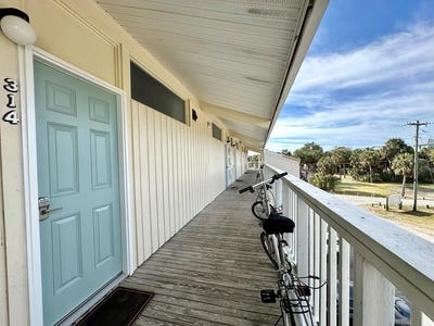 /international/us/82-2nd-st-cedar-key-fl-110106123836/