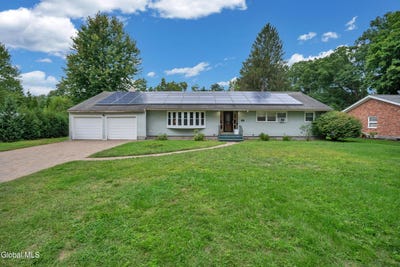 /international/us/26-fort-amherst-road-queensbury-ny-110110056715/