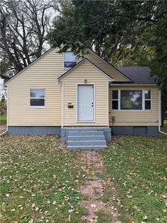 /international/us/606-e-main-street-marshall-mn-110102652897/