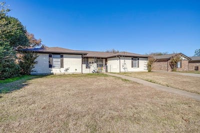 /international/us/820-ash-street-burleson-tx-110104158836/