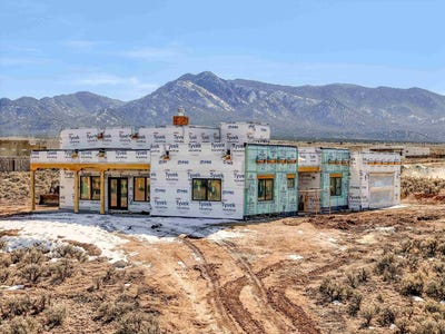 /international/us/14-calle-retiro-ranchos-de-taos-nm-110105273178/