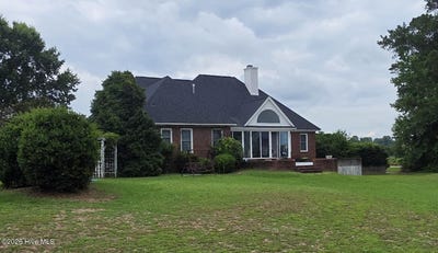 /international/us/4945-burnett-road-battleboro-nc-110119445426/