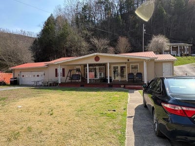 /international/us/45-justice-bottom-phelps-ky-110106470319/