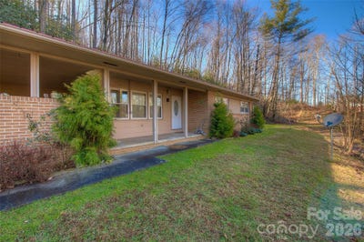 /international/us/583-deer-park-lake-road-spruce-pine-nc-110104455310/