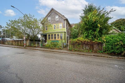 /international/us/49-richland-st-and-10-dorchester-worcester-ma-110102592645/