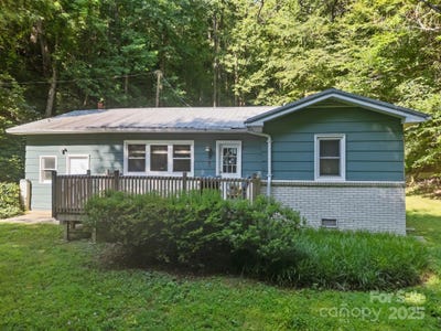 /international/us/790-thompson-road-saluda-nc-110100517450/