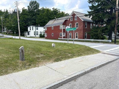 /international/us/83-main-street-ludlow-vt-110092707871/