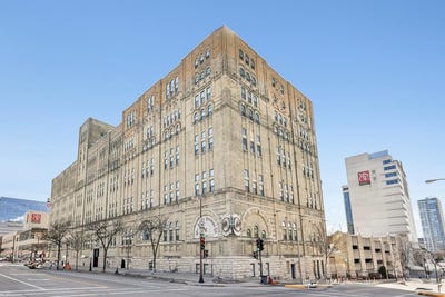 /international/us/270-e-highland-ave-milwaukee-wi-110107158861/