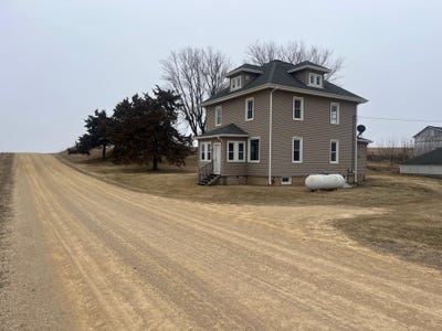 /international/us/24779-283rd-avenue-bellevue-ia-110106552613/