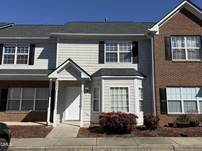/international/us/2833-bennington-drive-clayton-nc-110105398596/