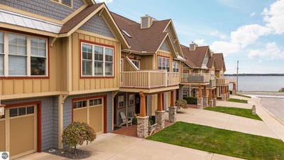 /international/us/13800-s-west-bay-shore-drive-traverse-city-mi-110108146076/