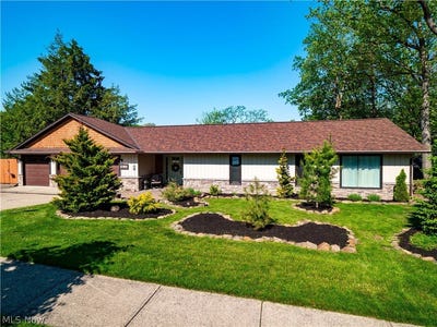 /international/us/12674-moss-point-road-strongsville-oh-110108195627/