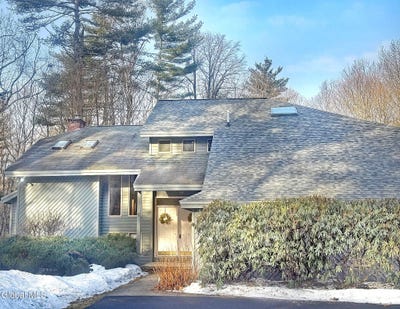 /international/us/4-van-court-queensbury-ny-110106562843/
