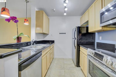 /international/us/6400-christie-ave-emeryville-ca-110100815011/