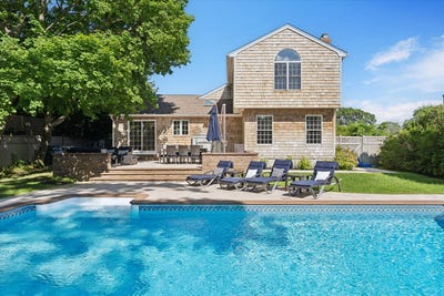 /international/us/19-maple-st-westhampton-beach-ny-110101166803/
