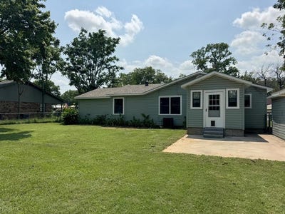 /international/us/413-s-oak-street-paradise-tx-110101216444/?lang=en