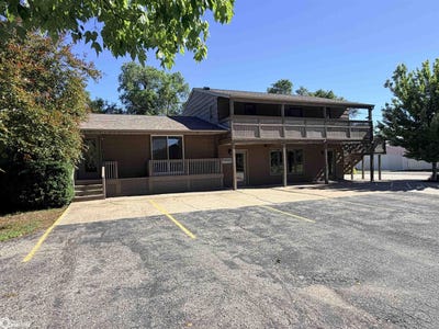 /international/us/101-n-16th-street-fairfield-ia-110108773403/
