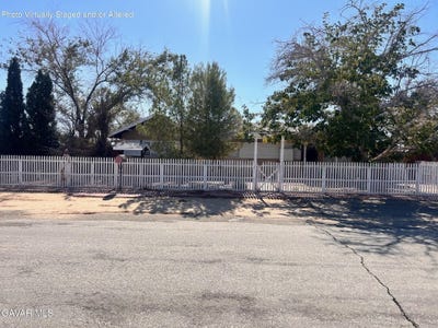 /international/us/13227-flint-street-north-edwards-ca-110101091902/