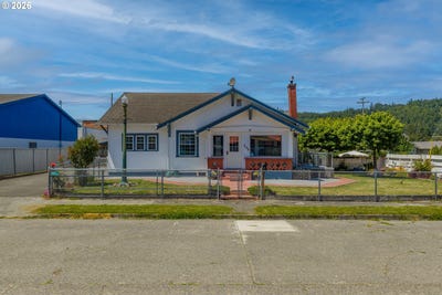 /international/us/208-7th-st-myrtlepoint-or-110108301954/