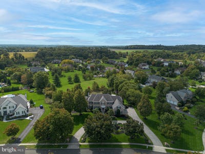 /international/us/2025-beacon-hill-drive-newtown-pa-110120456764/