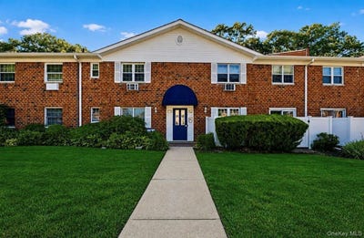 /international/us/460-old-town-road-port-jefferson-station-ny-110110273485/